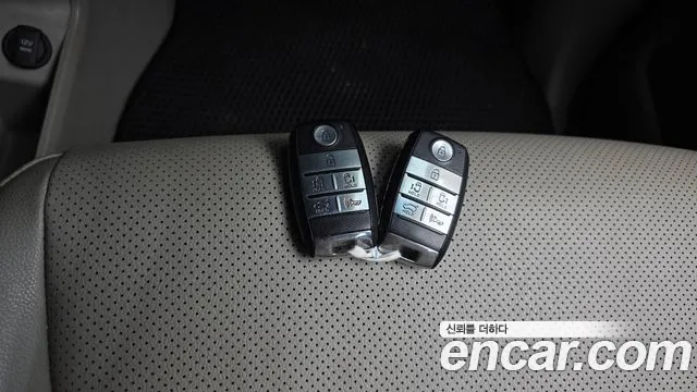 Kia Carnival 2017 thumb 9