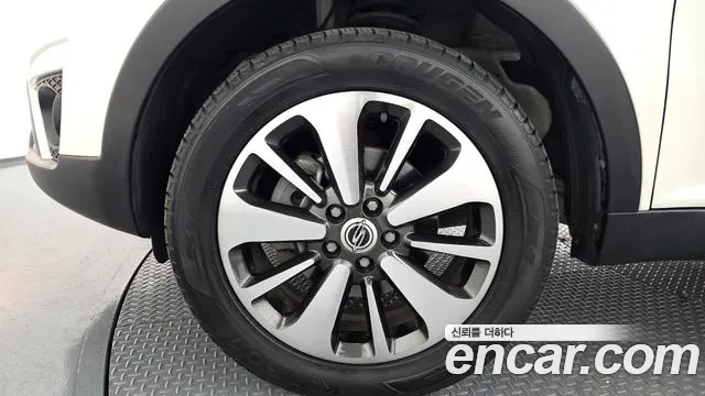 KGM Korando 2014 thumb 12