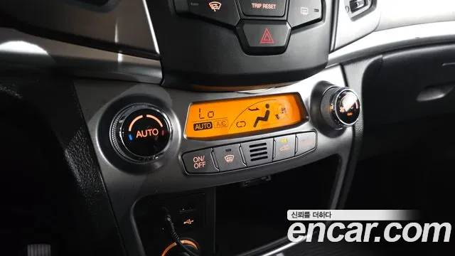 KGM Korando 2014 thumb 11