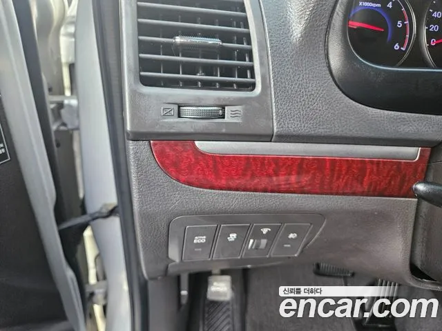 Hyundai Санта Фе 2011 thumb 4