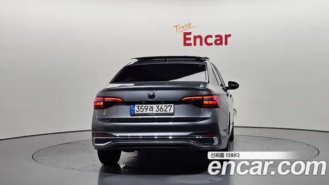 Volkswagen Jetta 2022 thumb 2
