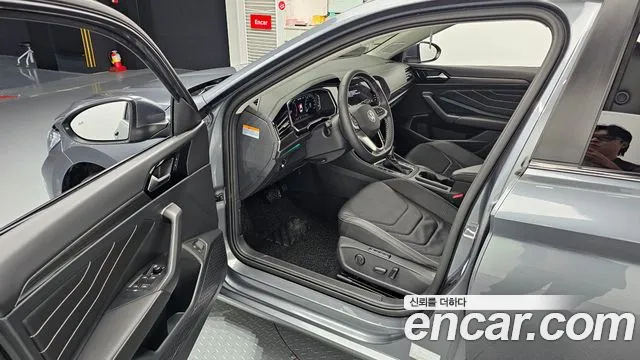 Volkswagen Jetta 2022 thumb 3