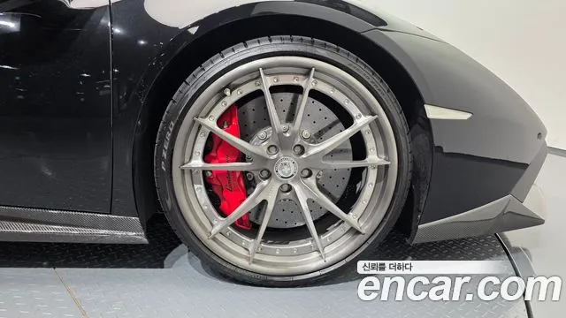 Lamborghini Huracan 2015 thumb 6