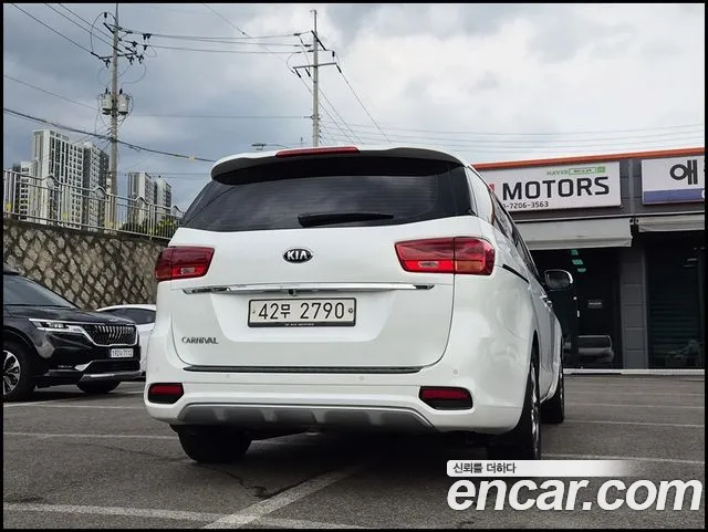 Kia Carnival 2018 thumb 2