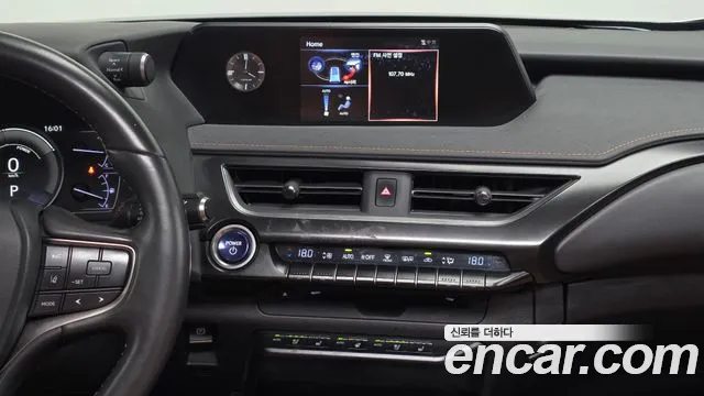 Lexus UX 2020 thumb 6