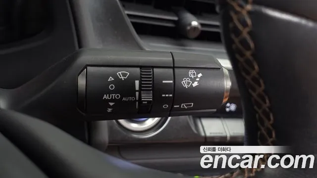 Lexus UX 2020 thumb 12