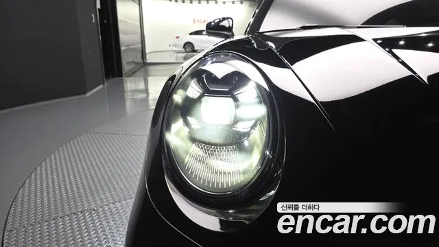 Porsche 911 2023 thumb 7