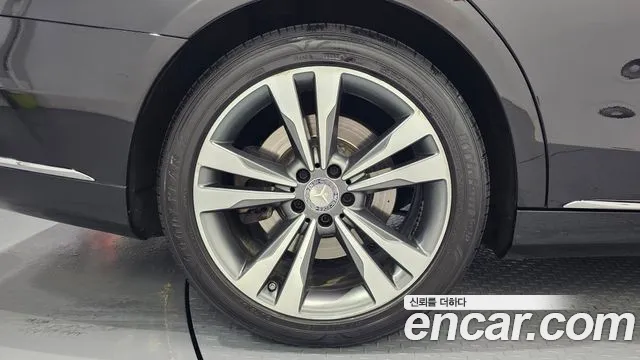 Mercedes-Benz S-Class 2016 thumb 11
