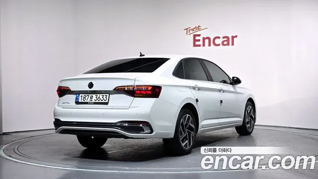 Volkswagen Jetta 2023 thumb 2