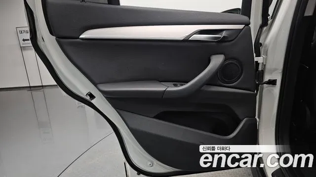 BMW X1 2020 thumb 3