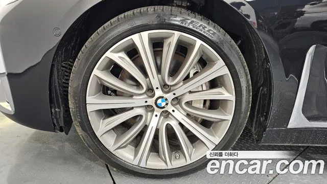 BMW 7 серии 2015 thumb 9
