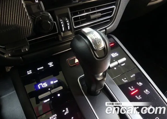 Porsche Macan 2022 thumb 11