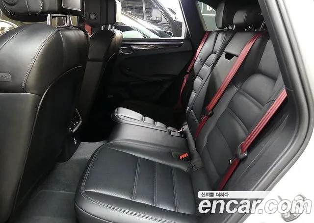 Porsche Macan 2022 thumb 12