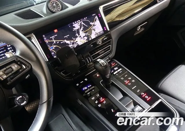 Porsche Macan 2022 thumb 8