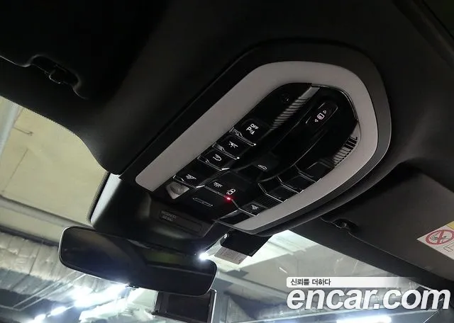 Porsche Macan 2022 thumb 2