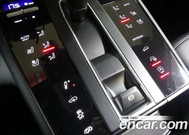 Porsche Macan 2022 thumb 4