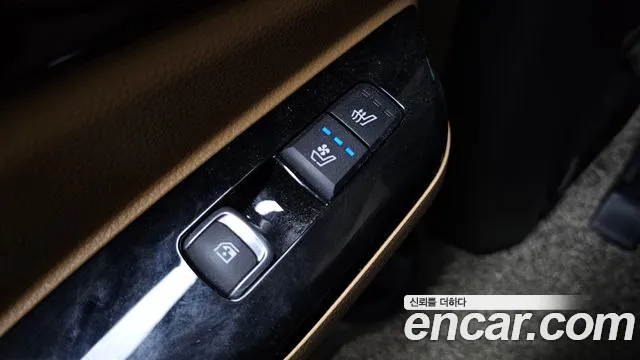 Kia Carnival 2021 thumb 11