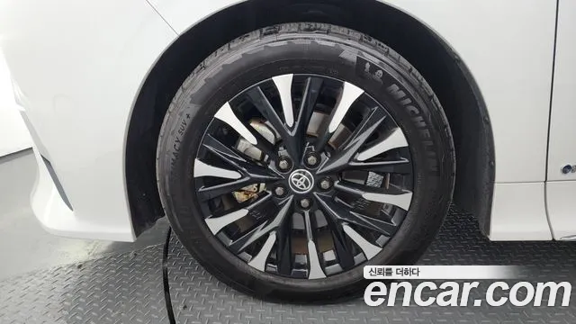 Toyota Alphard 2024 thumb 5