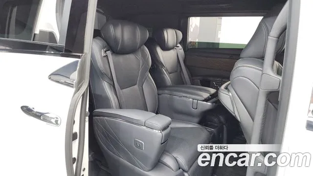 Toyota Alphard 2024 thumb 2