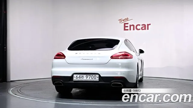 Porsche Panamera 2013 thumb 3