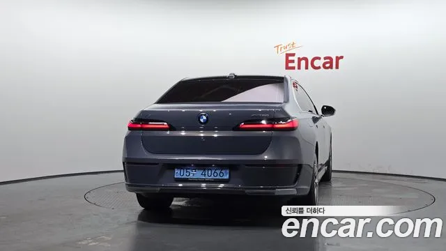 BMW i7 2023 thumb 5