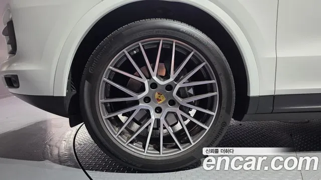 Porsche Cayenne 2022 thumb 12