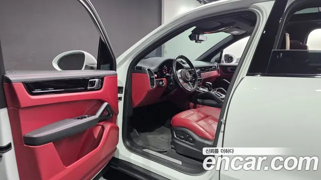 Porsche Cayenne 2022 thumb 4
