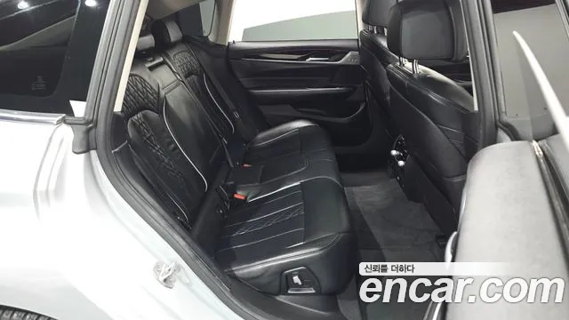 BMW 6 серии Gran Turismo 2020 thumb 4