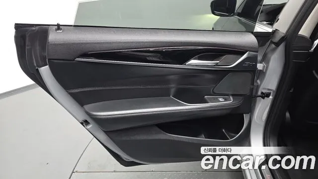 BMW 6 серии Gran Turismo 2020 thumb 10