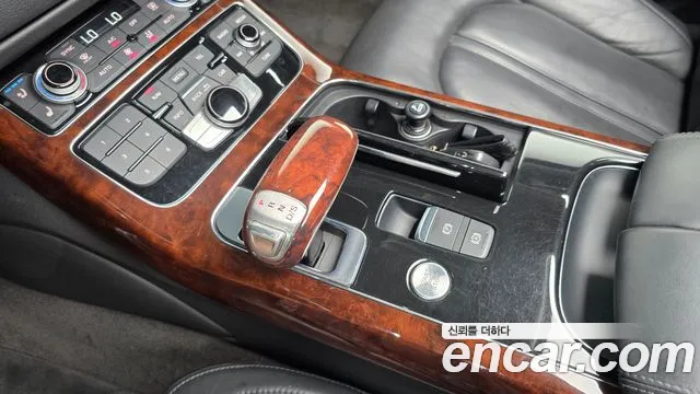 Audi A8 2010 thumb 2