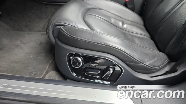 Audi A8 2010 thumb 4