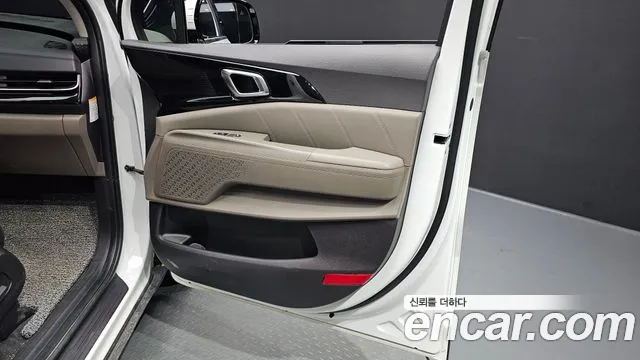 Kia Carnival 2024 thumb 9