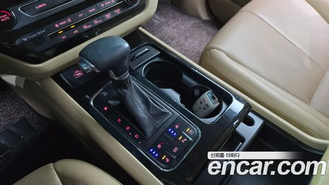 Kia Carnival 2016 thumb 8