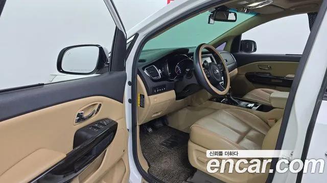 Kia Carnival 2016 thumb 3