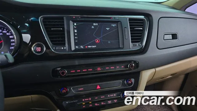 Kia Carnival 2016 thumb 5