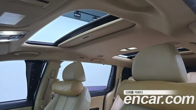 Kia Carnival 2016 thumb 10