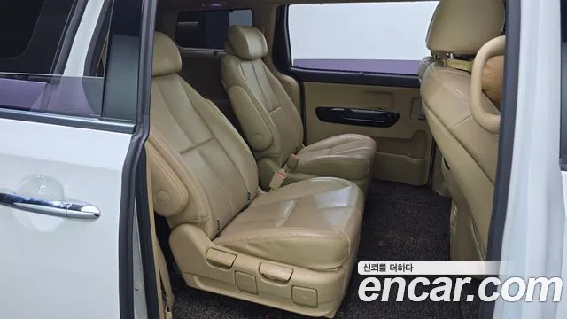 Kia Carnival 2016 thumb 7