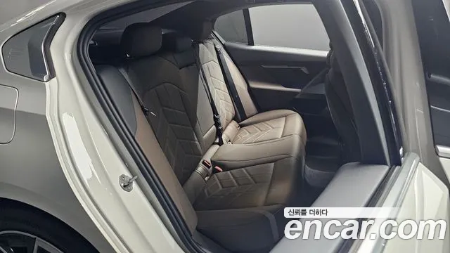 BMW 5 серии 2024 thumb 8