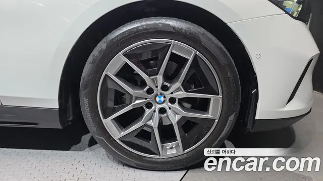 BMW 5 серии 2024 thumb 7