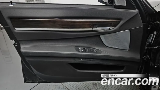 BMW 7 серии 2013 thumb 10
