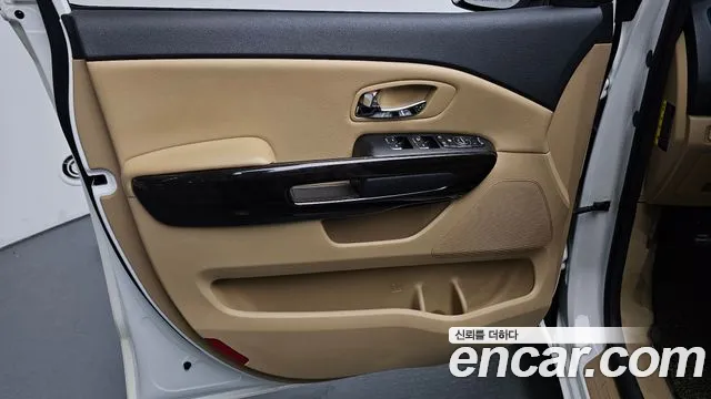 Kia Carnival 2017 thumb 4