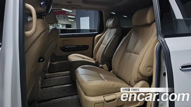 Kia Carnival 2017 thumb 6