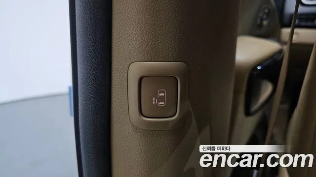 Kia Carnival 2017 thumb 11