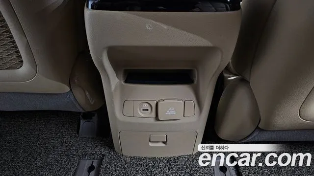 Kia Carnival 2017 thumb 5