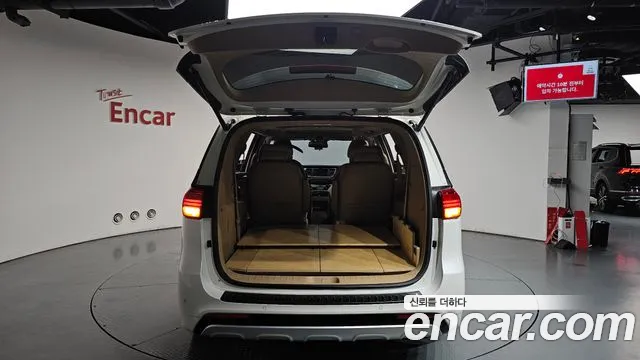 Kia Carnival 2017 thumb 10