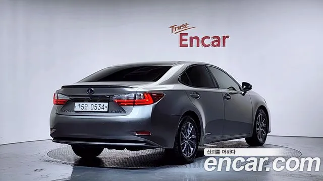 Lexus ES 300h 2016 thumb 2