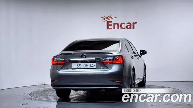 Lexus ES 300h 2016 thumb 10