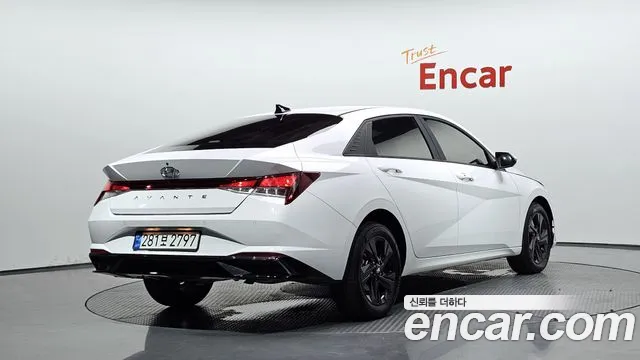 Hyundai Elantra 2023 thumb 3