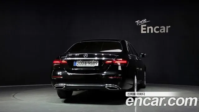 Mercedes-Benz E-Class 2021 thumb 3