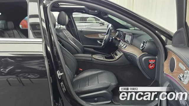 Mercedes-Benz E-Class 2021 thumb 7